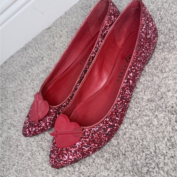 Katy Perry Collections Red Glitter Arrow Heart Flats - Picture 3 of 8